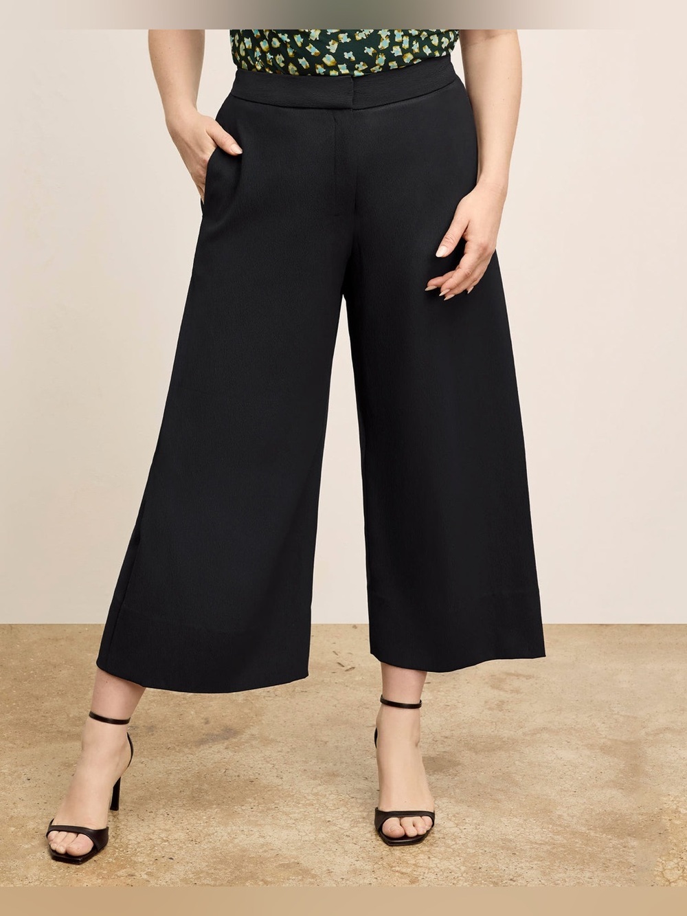 MM.LaFleur Black Wide-Leg Cropped Pants